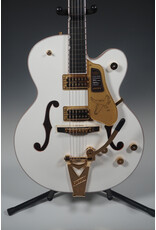 Gretsch Gretsch Professional Collection Falcon Hollow Body with String-Thru Bigsby and Gold Hardware, Ebony Fingerboard, White w/ HSC