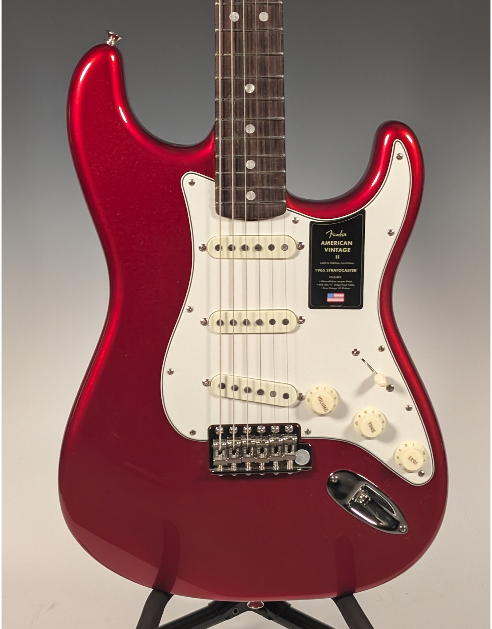 Fender Fender American Vintage II '65 Stratocaster, Candy Apple Red w/ HSC
