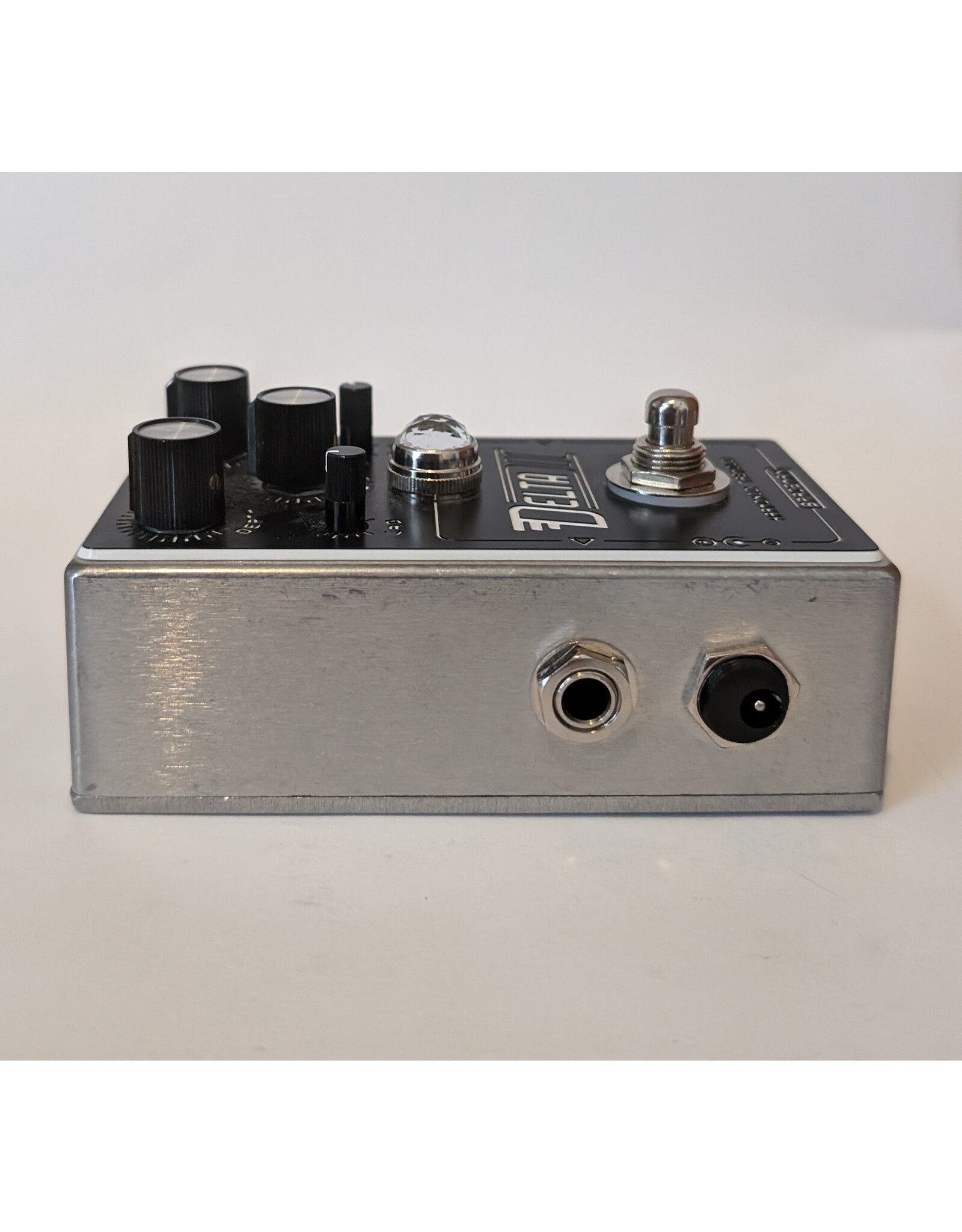 Spaceman Delta II Harmonic Tremolo w/ Box, Used