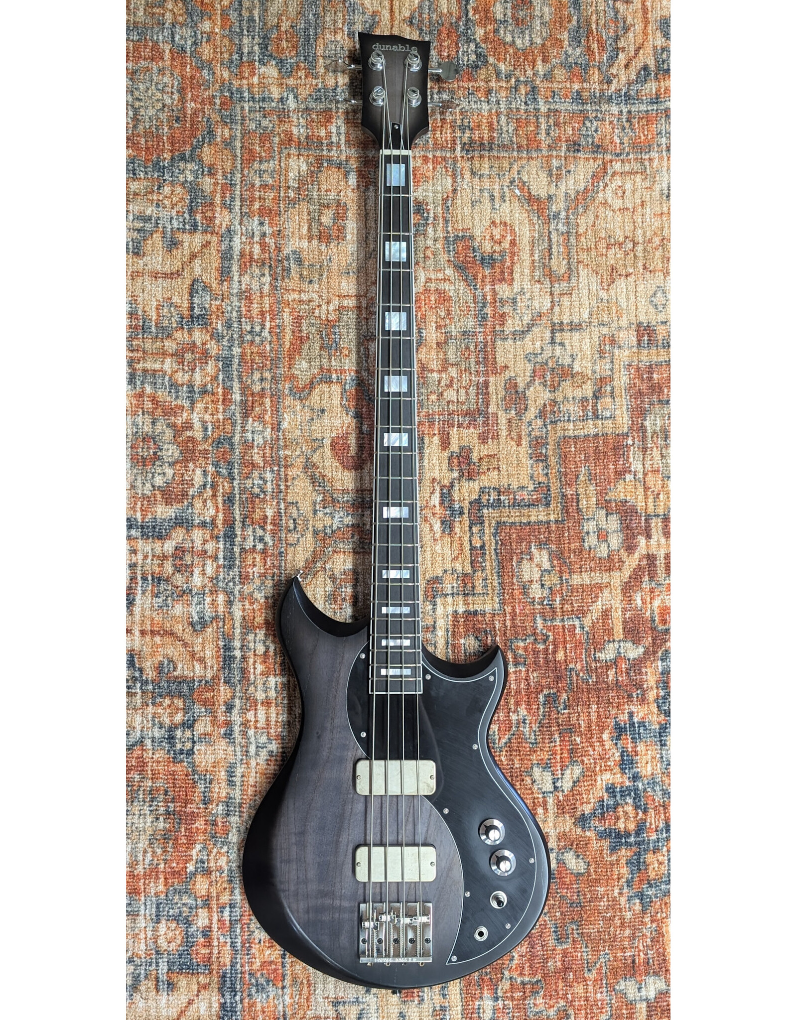 Dunable Dunable USA Custom Shop Cyclops Bass, Satin Black Burst w/ HSC