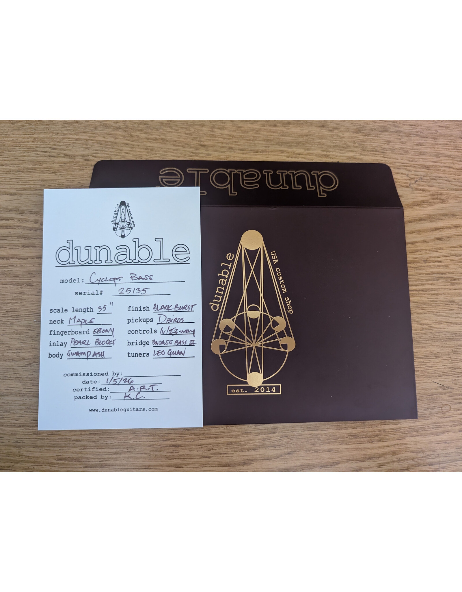 Dunable Dunable USA Custom Shop Cyclops Bass, Satin Black Burst w/ HSC