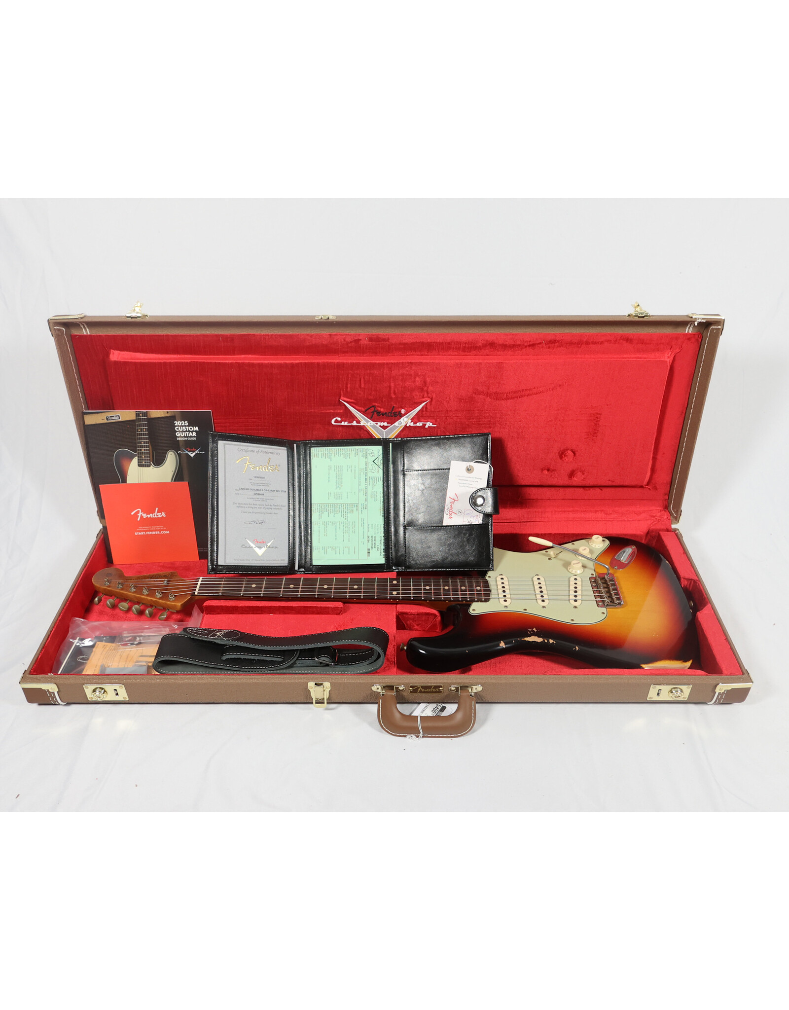 Fender Custom Shop Fender Custom Shop Limited Edition '60s Stratocaster, 3-Tone Sunburst Relic, Dualmag II