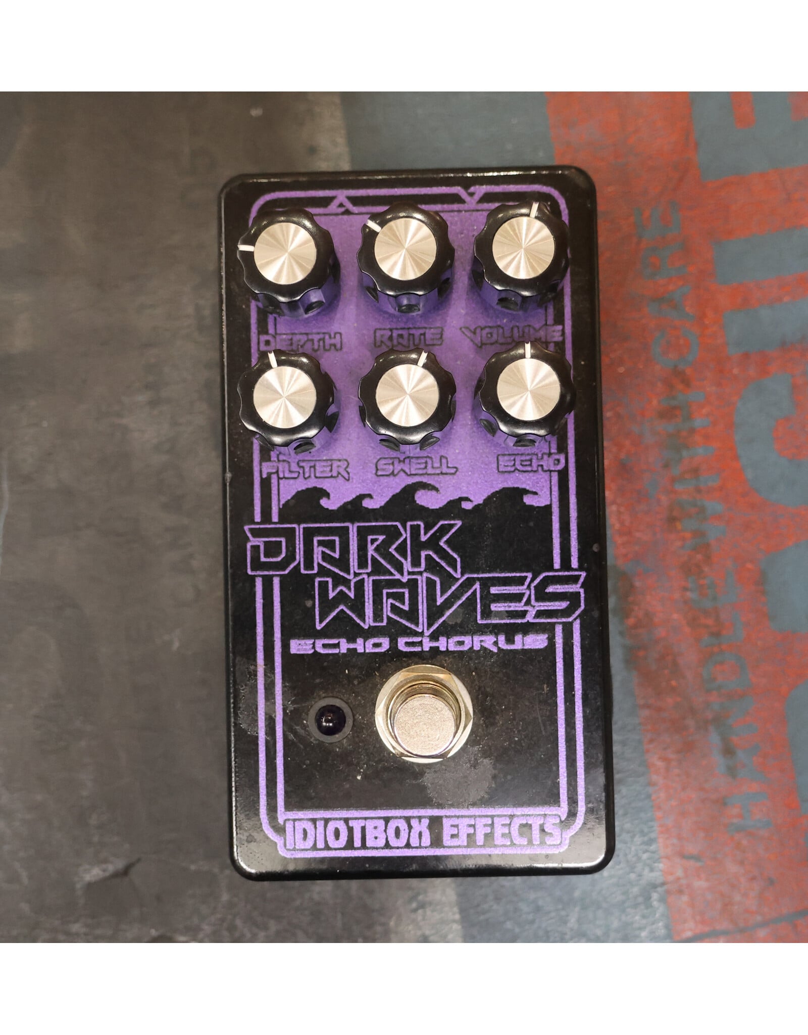 Idiotbox Dark Waves Chorus, Used