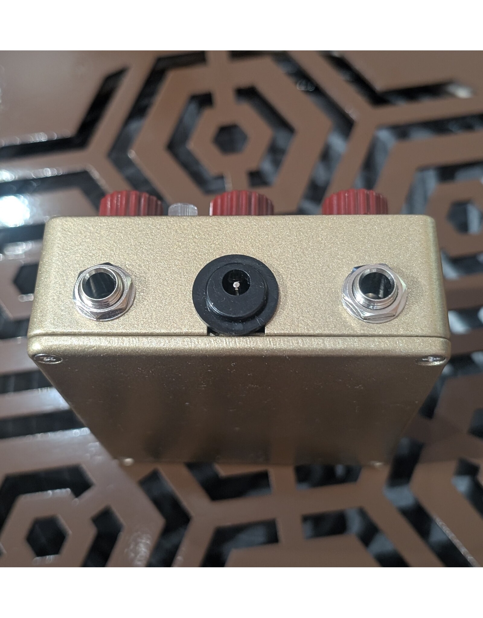 Caroline Guitar Company Caroline Guitar Company Special Run 24k Golden Pizza Fuzz