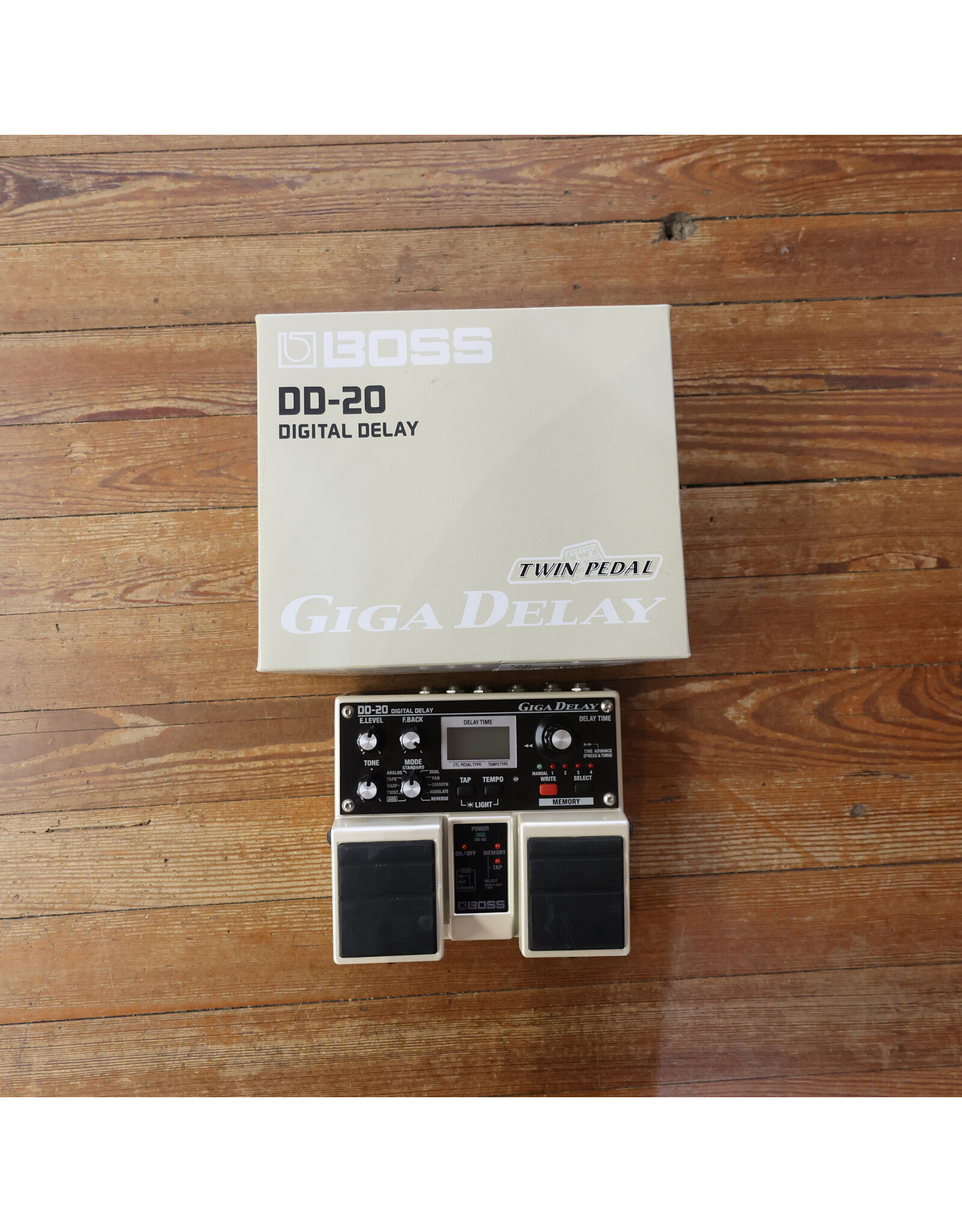 Boss Boss DD-20 Giga Delay w/ Box, Used
