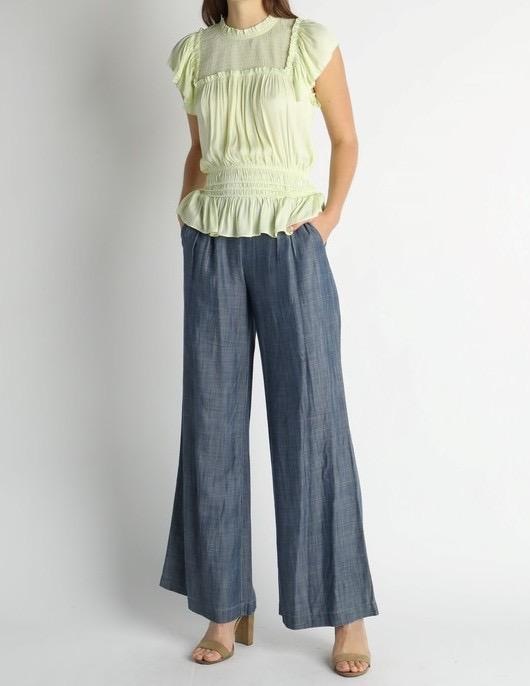 Sleeveless Blouse W/Smocked