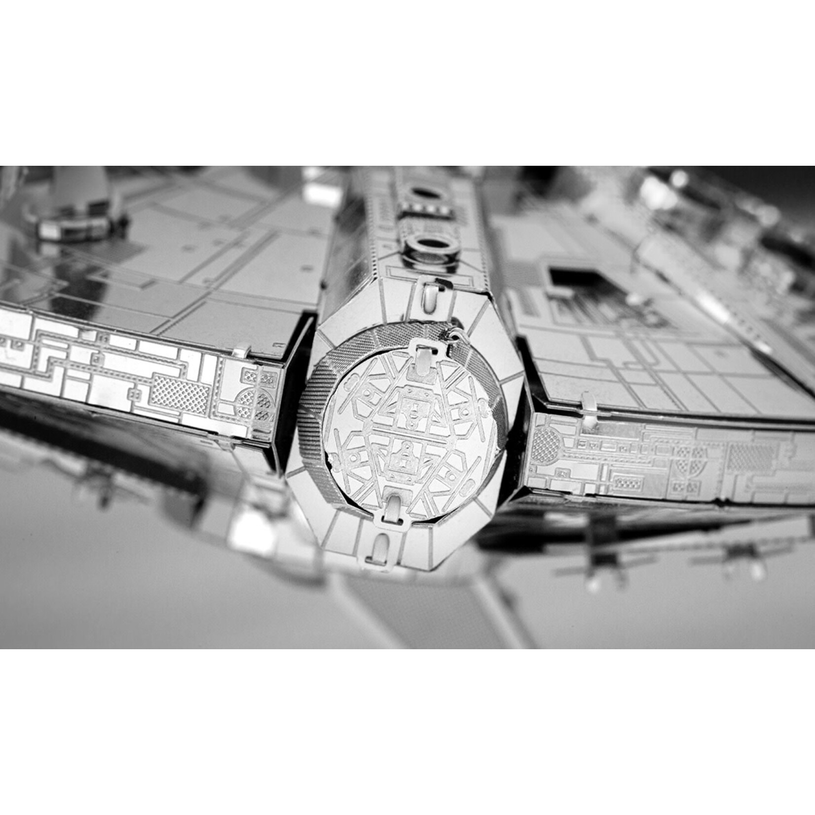 Premium Millennium Falcon Star Wars