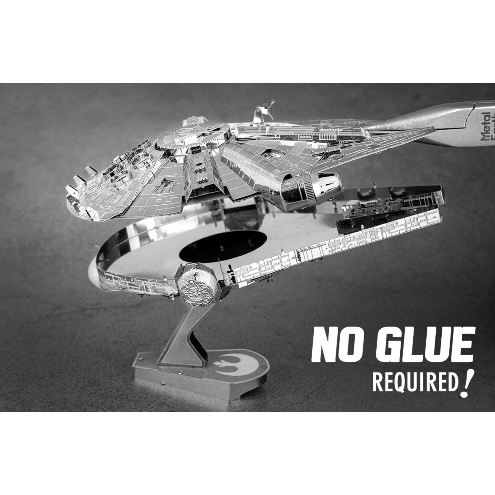 Premium Millennium Falcon Star Wars
