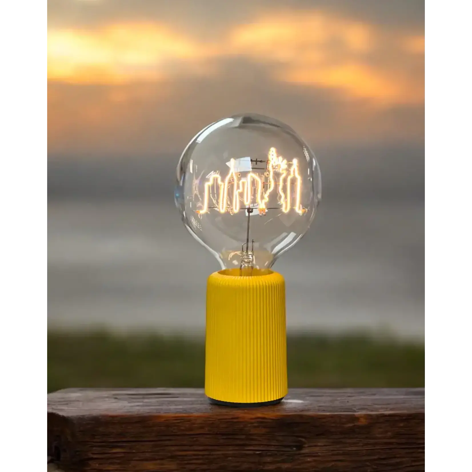 Message in the Bulb Bulb: New York Skyline - Amber