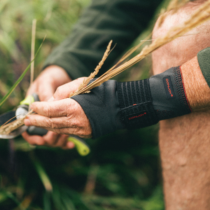 DJO - DJO Global DJO ManuForce Wrist Support Right