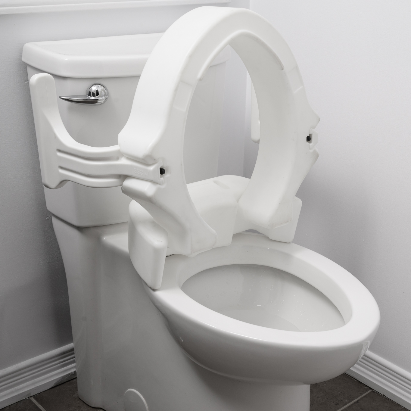 MOBB - MOBB MOBB 4" Hinged Raised Toilet Seat w/Handles