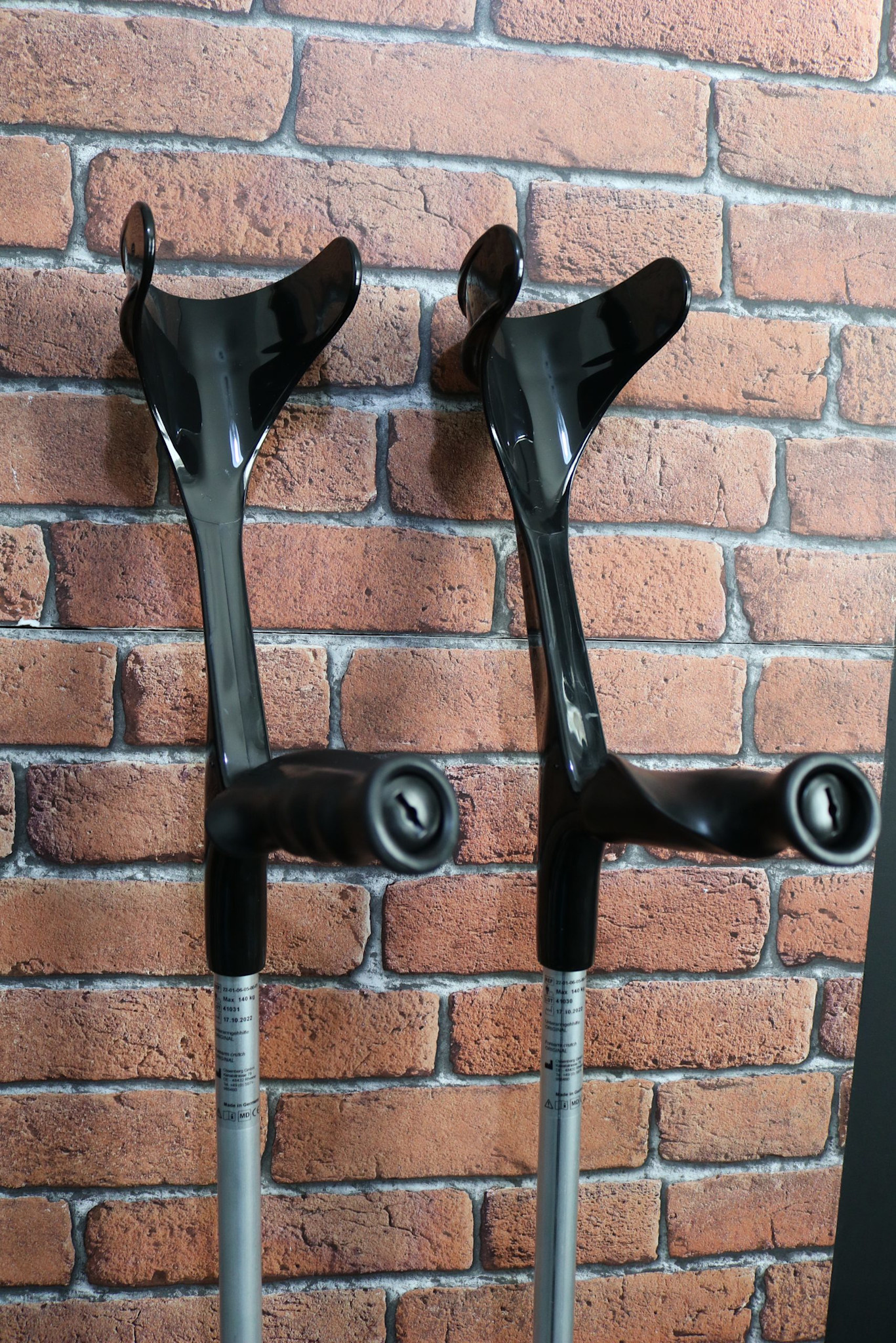 Ossenberg Forearm Crutches Classic-open cuff-Anatomic soft grip-color tube struct