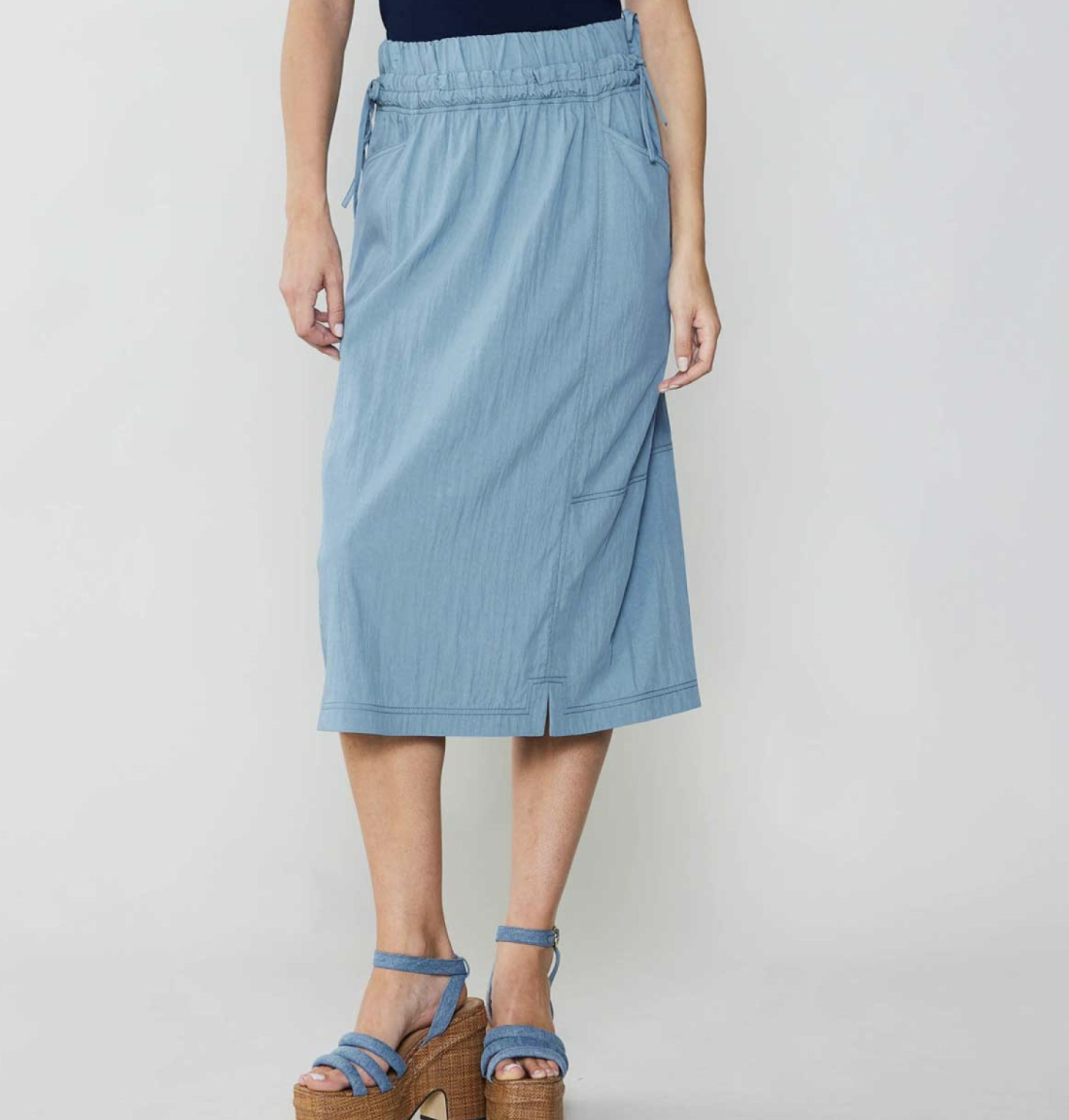 Midi skirt with side pockets 2025