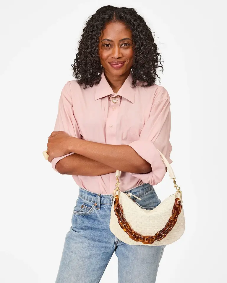 Clare V. Petit Moyen Messenger