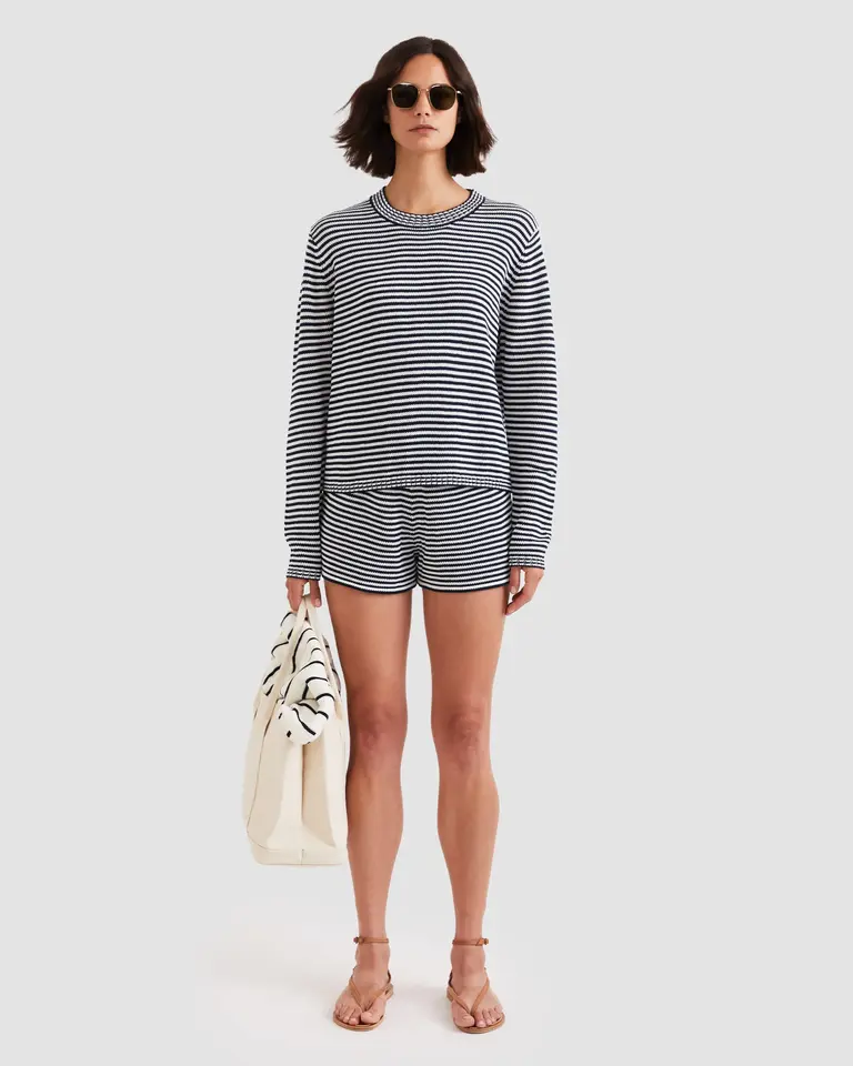 Clare V. Petit Moyen Messenger