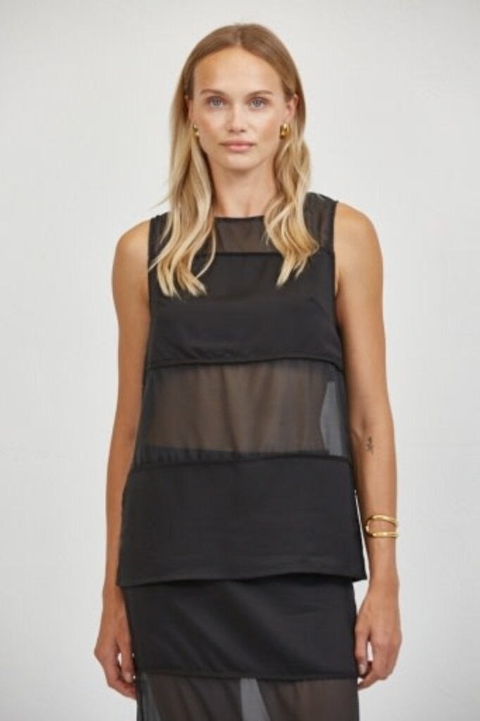 Place Showroom rene top