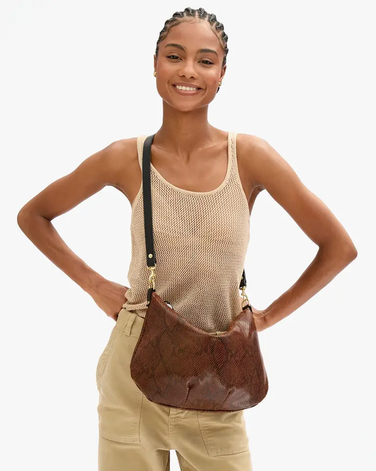 Clare V. Moyen Messenger Pierre Python