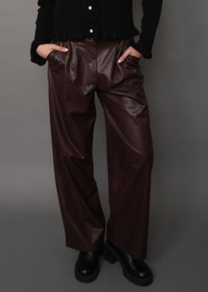 RD STYLE | HEDGE PHILONA STRETCH FAUX LEATHER PLEATED WIDE LEG PANT-BRUNETTE