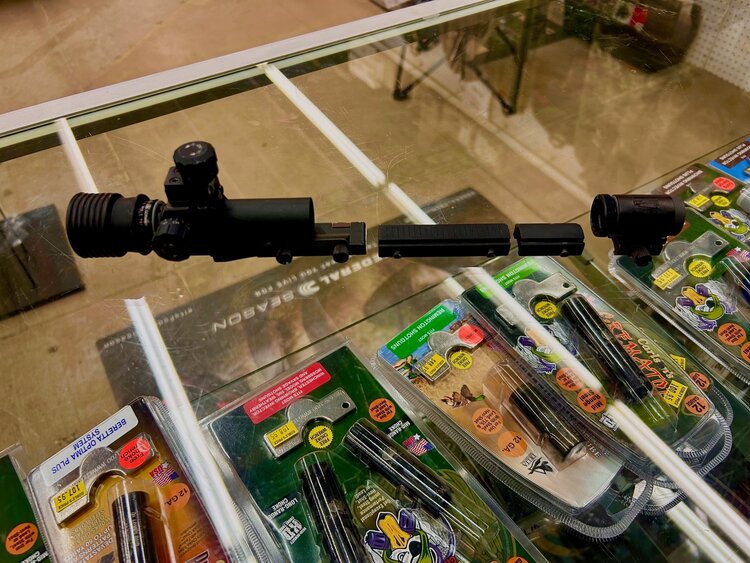 (USED) ANSCHUTZ APERATURE REAR AND FRONT SIGHT C/W CENTRA ADJ IRIS