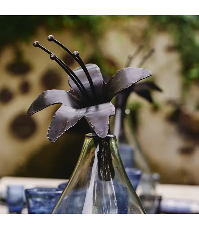 Jan Barboglio Lily Botella