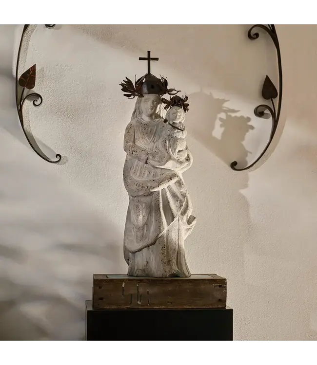 Jan Barboglio La Riena d` Familia Statue