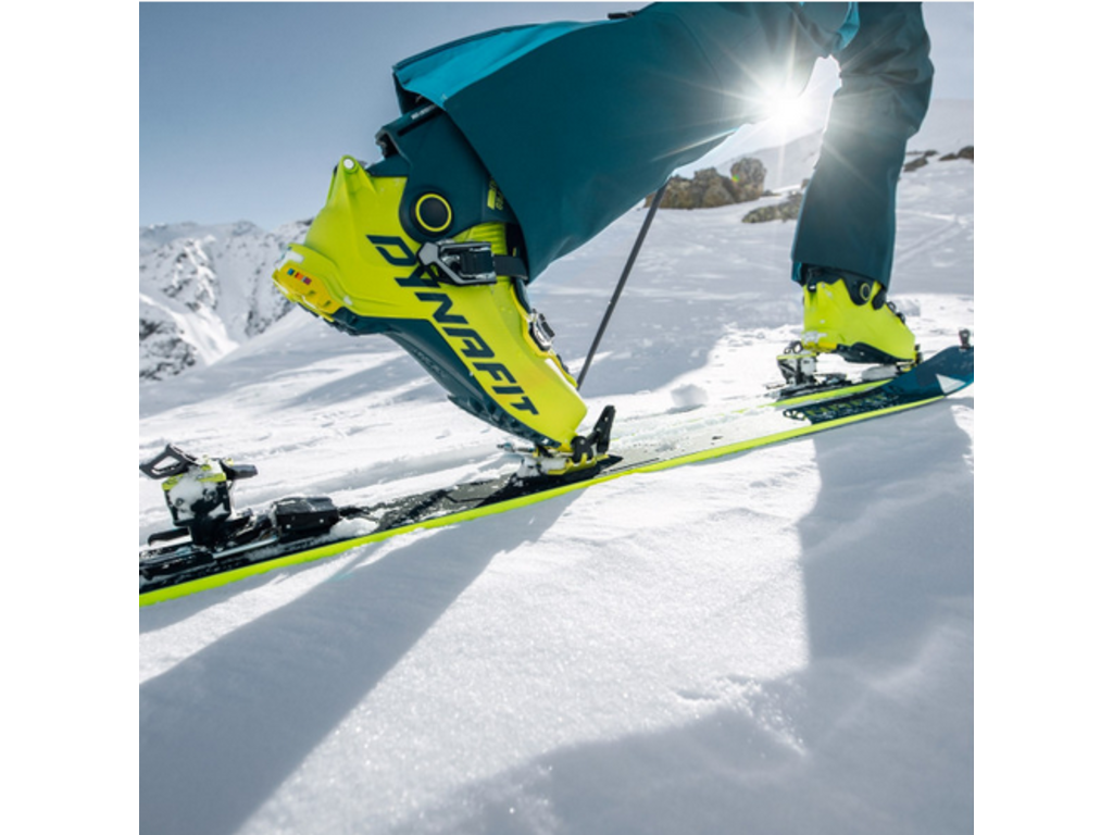 https://cdn.shoplightspeed.com/shops/619643/files/47668908/1024x768x2/dynafit-2023-dynafit-radical-pro-at-ski-boots.jpg