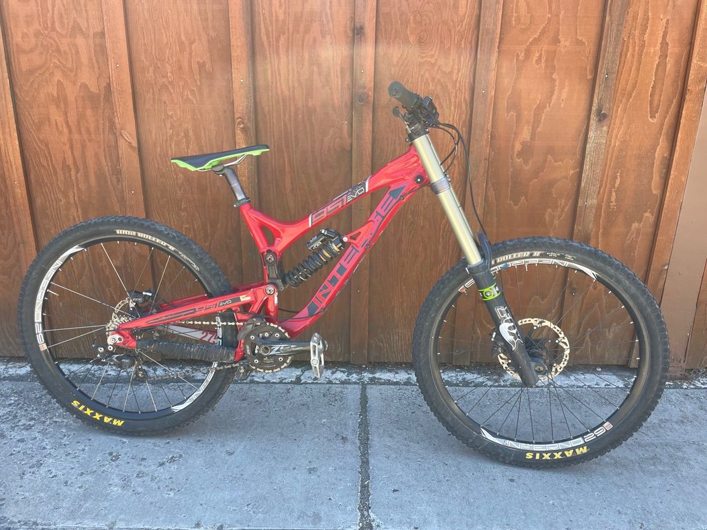 (Used) 2010 Intense M16 DH Medium