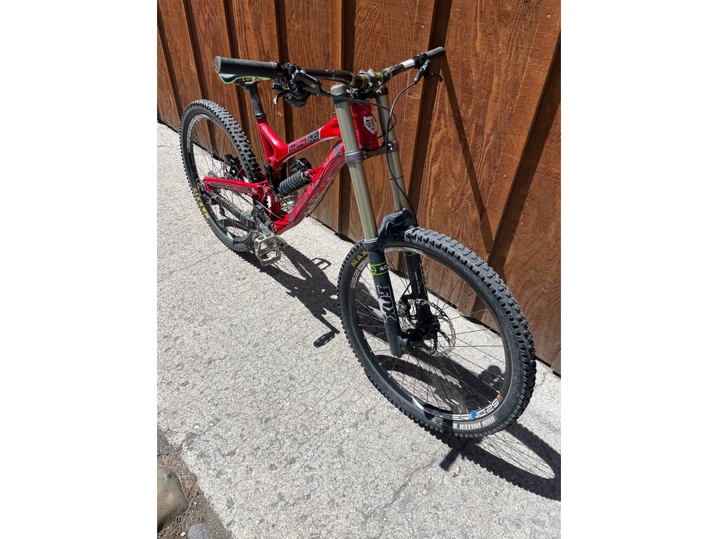 (Used) 2010 Intense M16 DH Medium