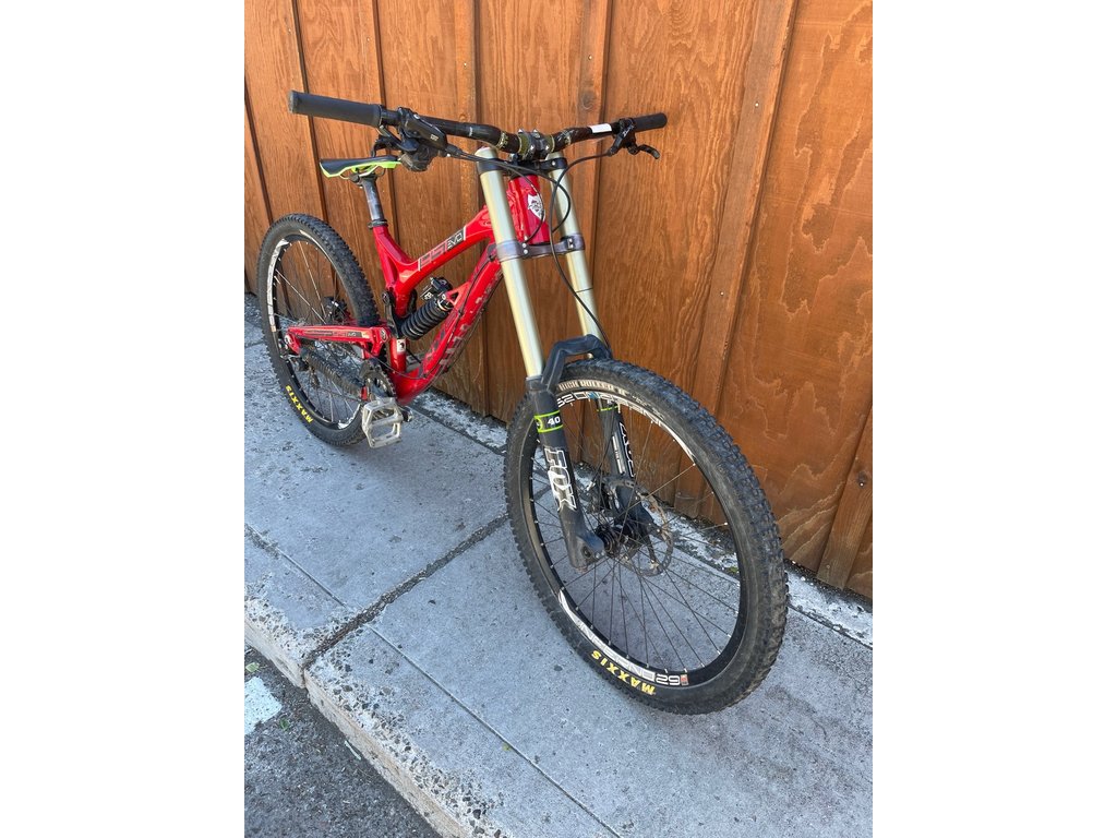 (Used) 2010 Intense M16 DH Medium