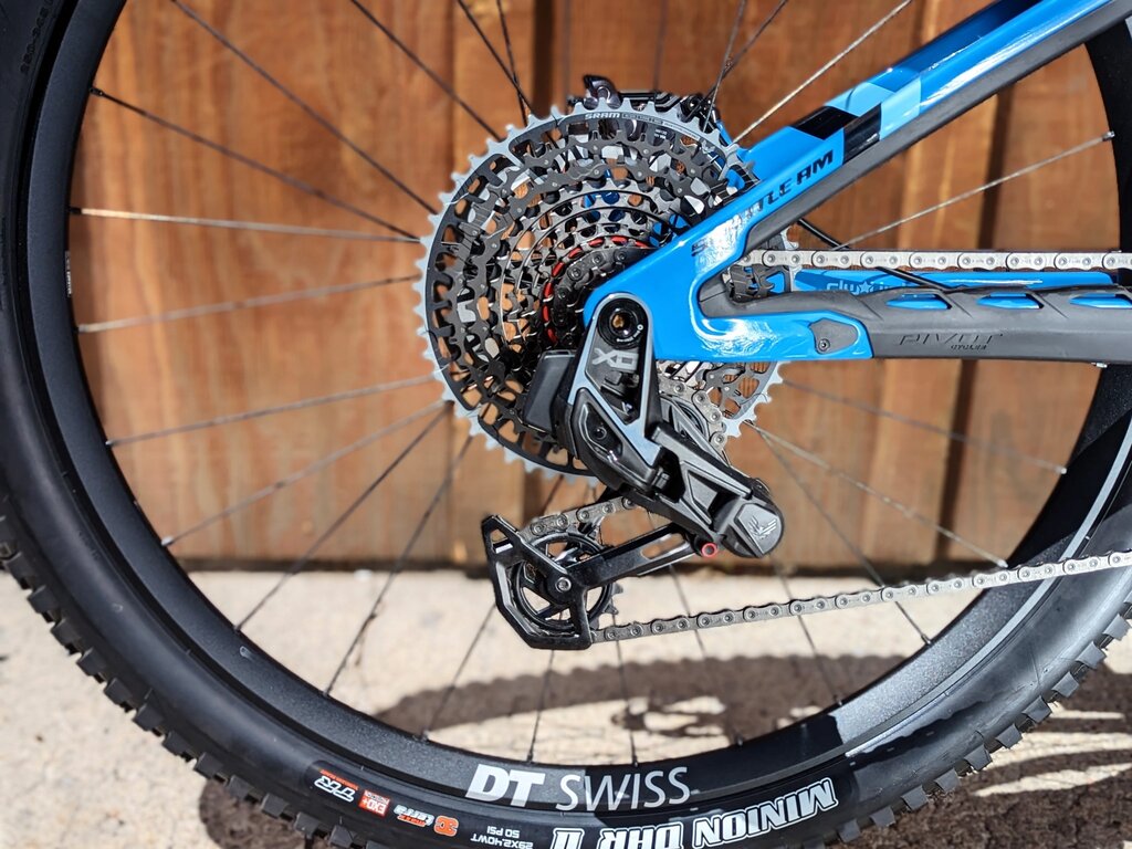 Pivot 2025 Pivot Shuttle AM Pro X0 29"