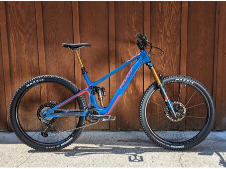 Pivot 2025 Pivot Shuttle SL Team XTR Carbon Wheels 29"