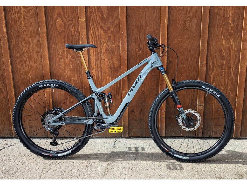 Pivot 2025 Pivot Shuttle SL Team XTR Carbon Wheels 29"