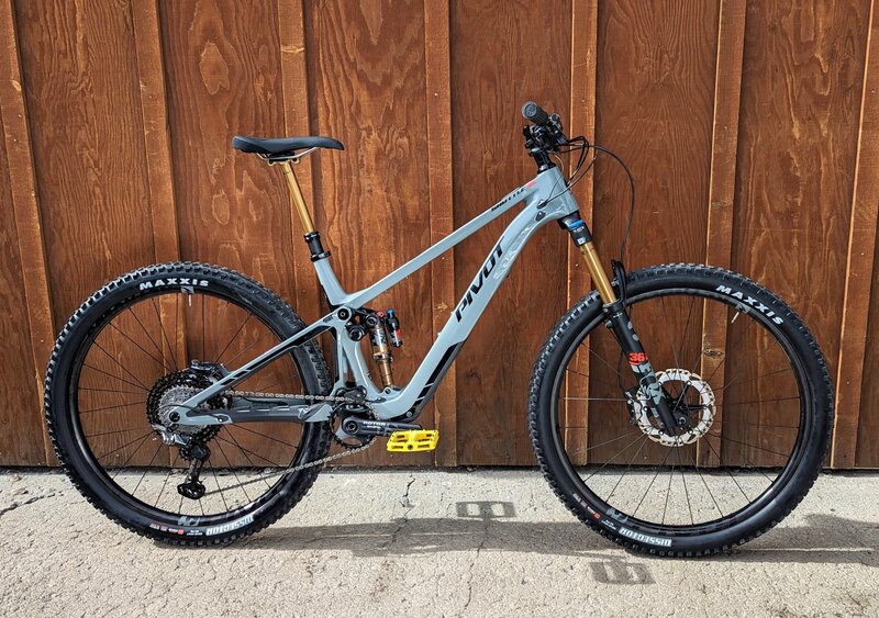 Pivot 2025 Pivot Shuttle SL Team XTR Carbon Wheels 29"