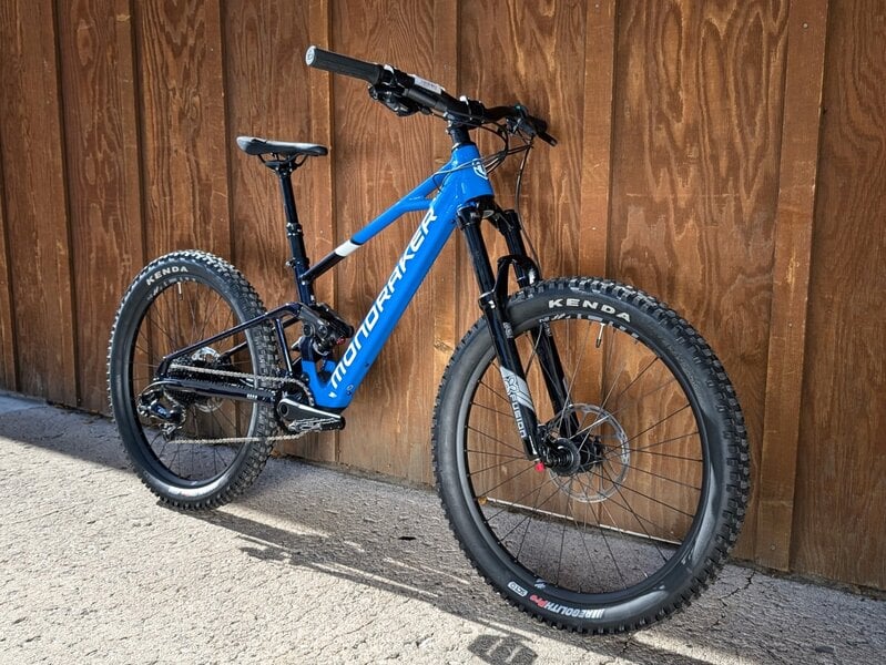 Mondraker 2025 Mondraker F-Play  24" Kids E-Bike Camera Blue