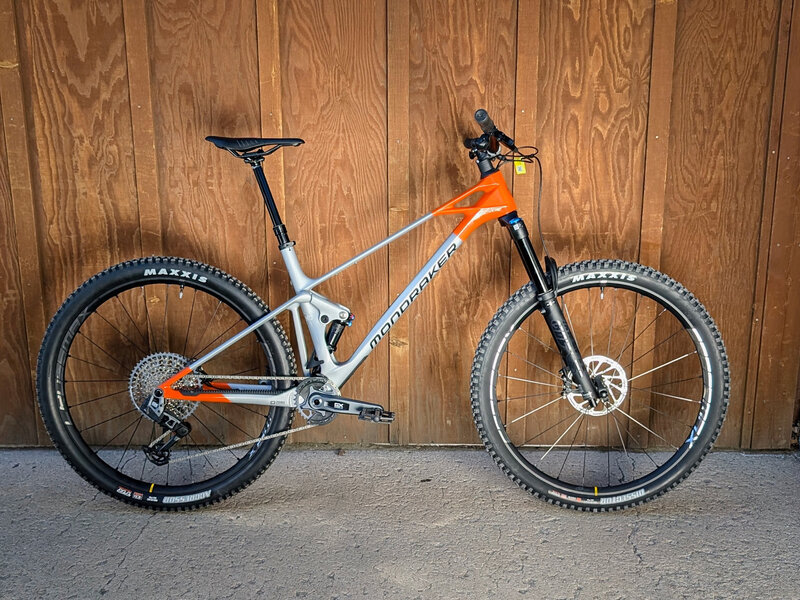 2025 Mondraker Raze Carbon R AXS 29