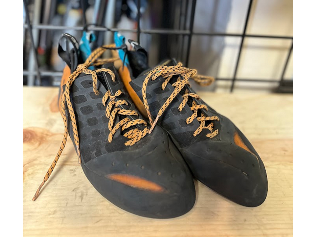 Scarpa Used - Scarpa Instinct Climbing Shoes 40.0