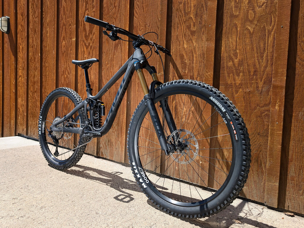 Pivot 2025 Pivot Mach 6 Brunch Ride Coil MX