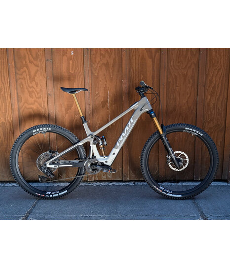 2025 Pivot Shuttle SL/AM 70/90 Custom 29