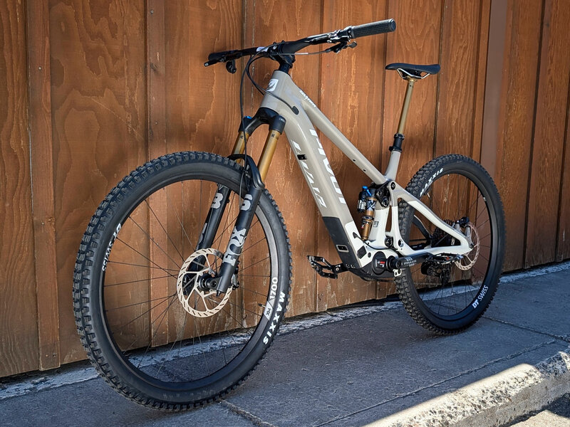 2025 Pivot Shuttle SL/AM Pro X0 Eagle 29