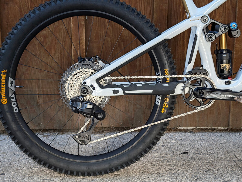 2025 Pivot Firebird Pro XT Di2 29