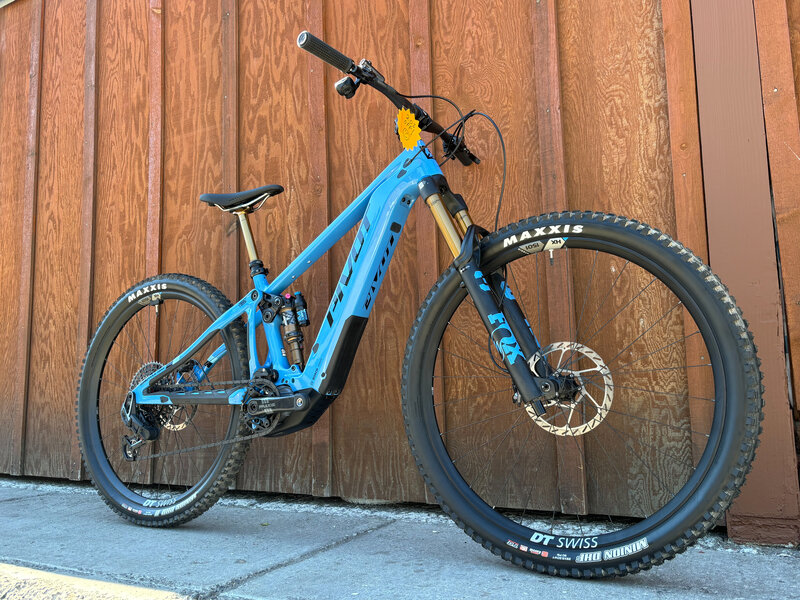 2025 Pivot Shuttle AM Pro X0 Race 29