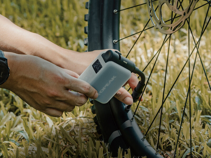 Topeak Topeak E-Booster Digital e-Pump - with Gauge