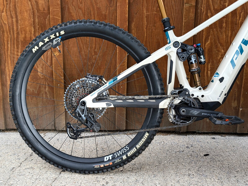 Pivot 2025 Pivot Shuttle AM Pro X0 29"