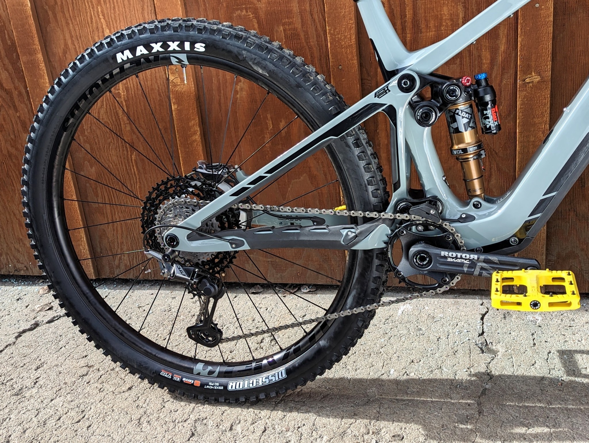 Pivot 2025 Pivot Shuttle SL Team XTR Carbon Wheels 29"