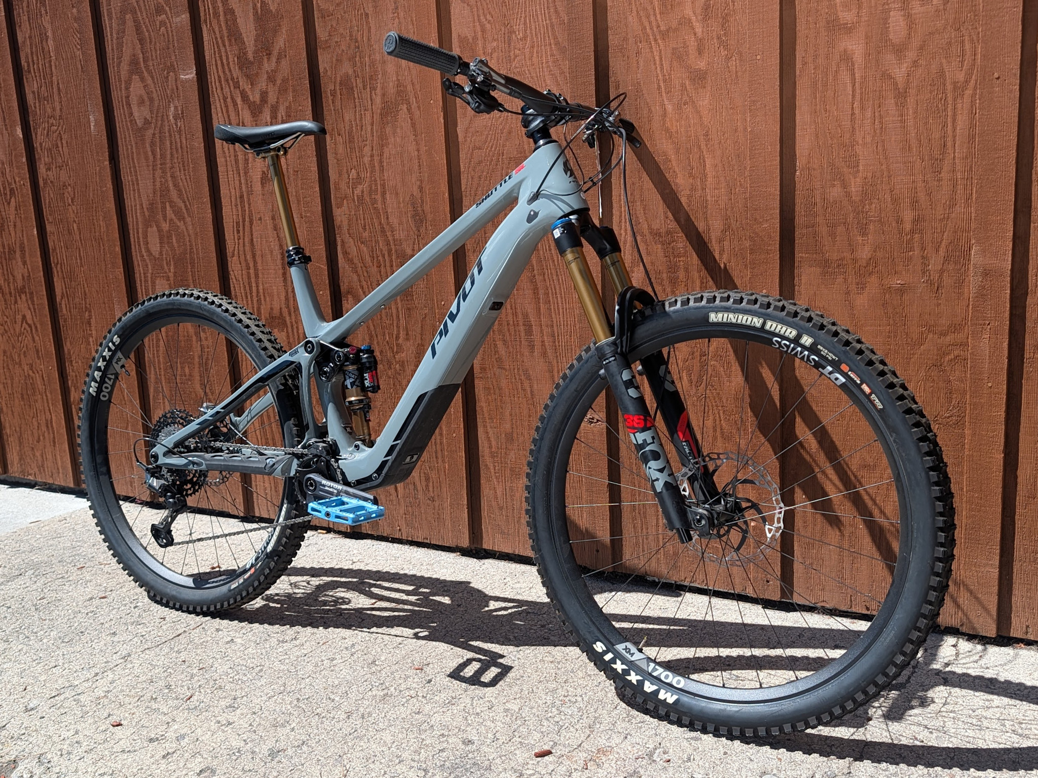 Pivot 2025 Pivot Shuttle SL Team XTR Custom 29" Sage Green X-Large