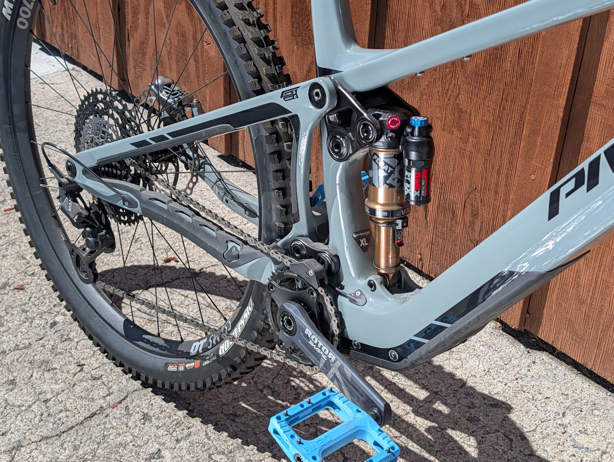 Pivot 2025 Pivot Shuttle SL Team XTR Custom 29" Sage Green X-Large