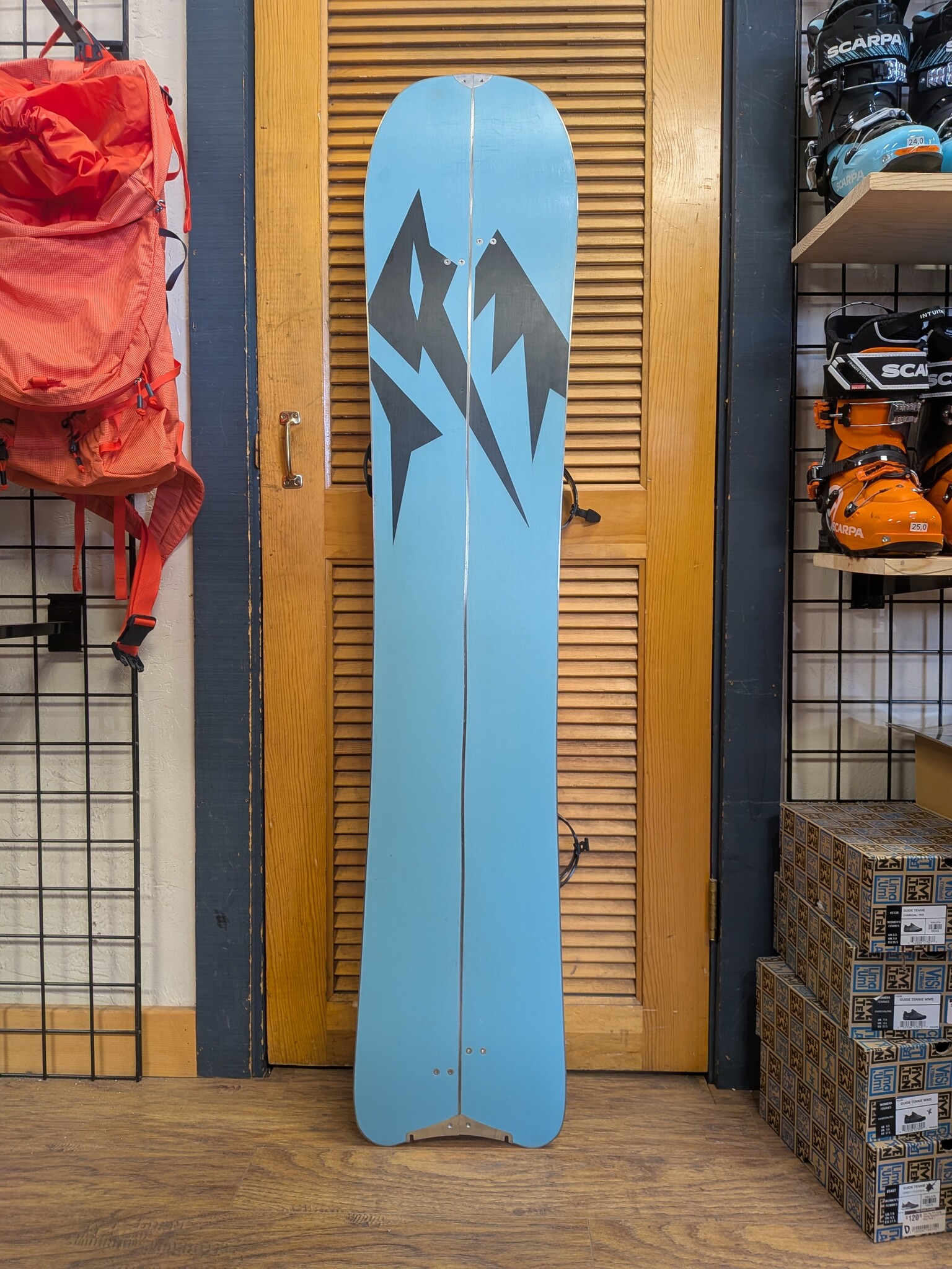 Jones Not Used - Jones Hovercraft 156cm Splitboard w/ Karakoram Bindings, Skins and Crampons