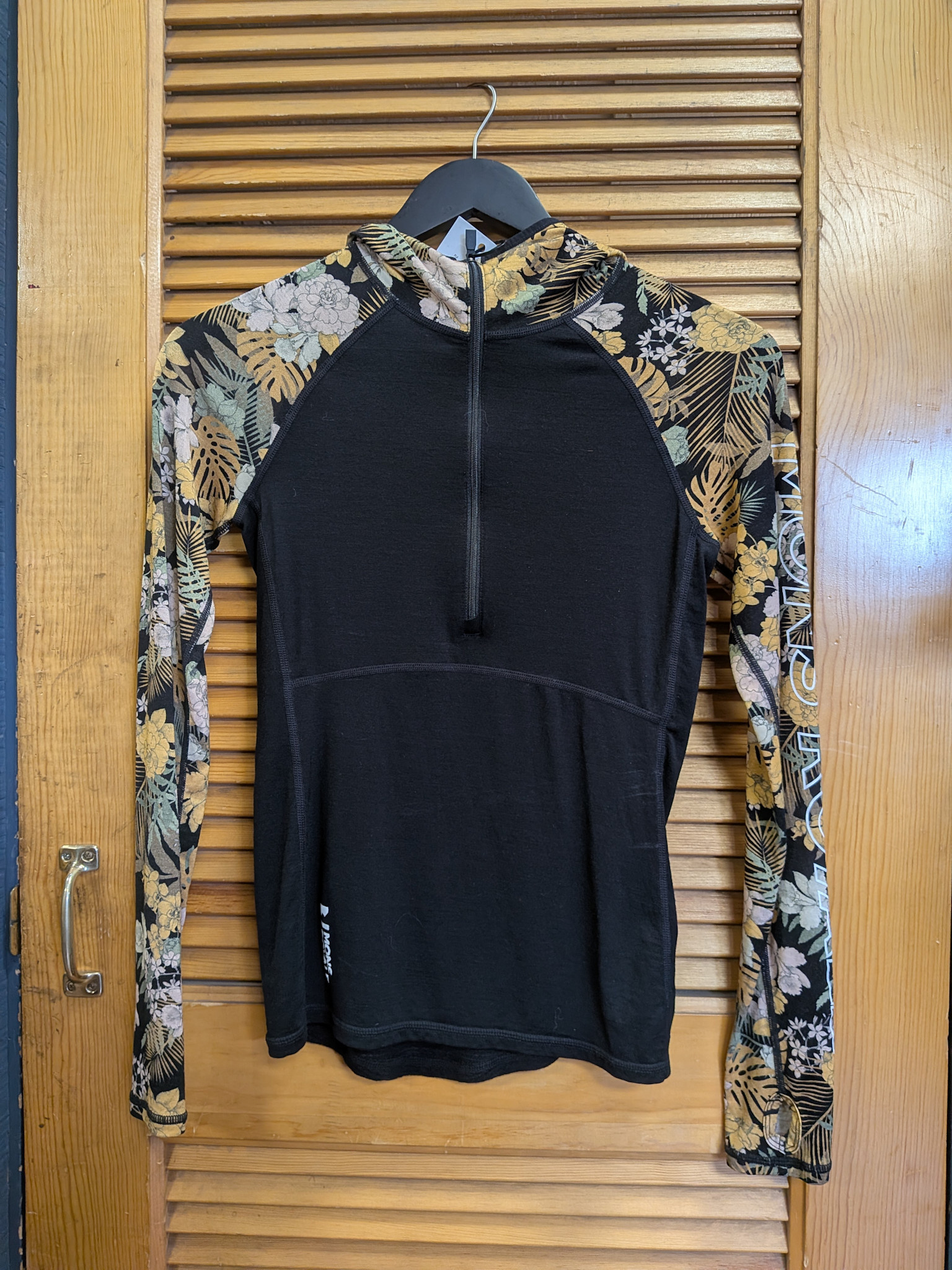Mons Royale Used - Mons Royale W's Bella Merino Hooded Layer XS Black Floral