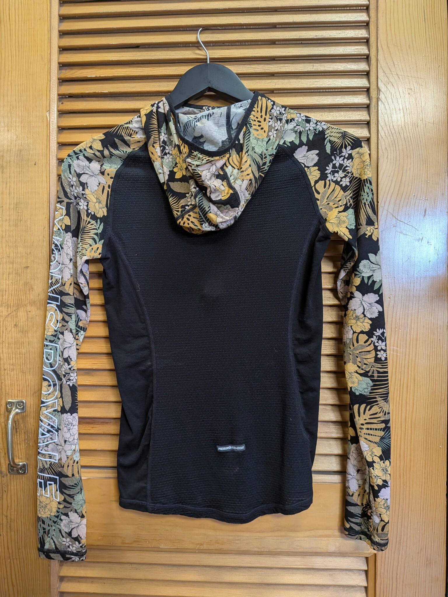 Mons Royale Used - Mons Royale W's Bella Merino Hooded Layer XS Black Floral