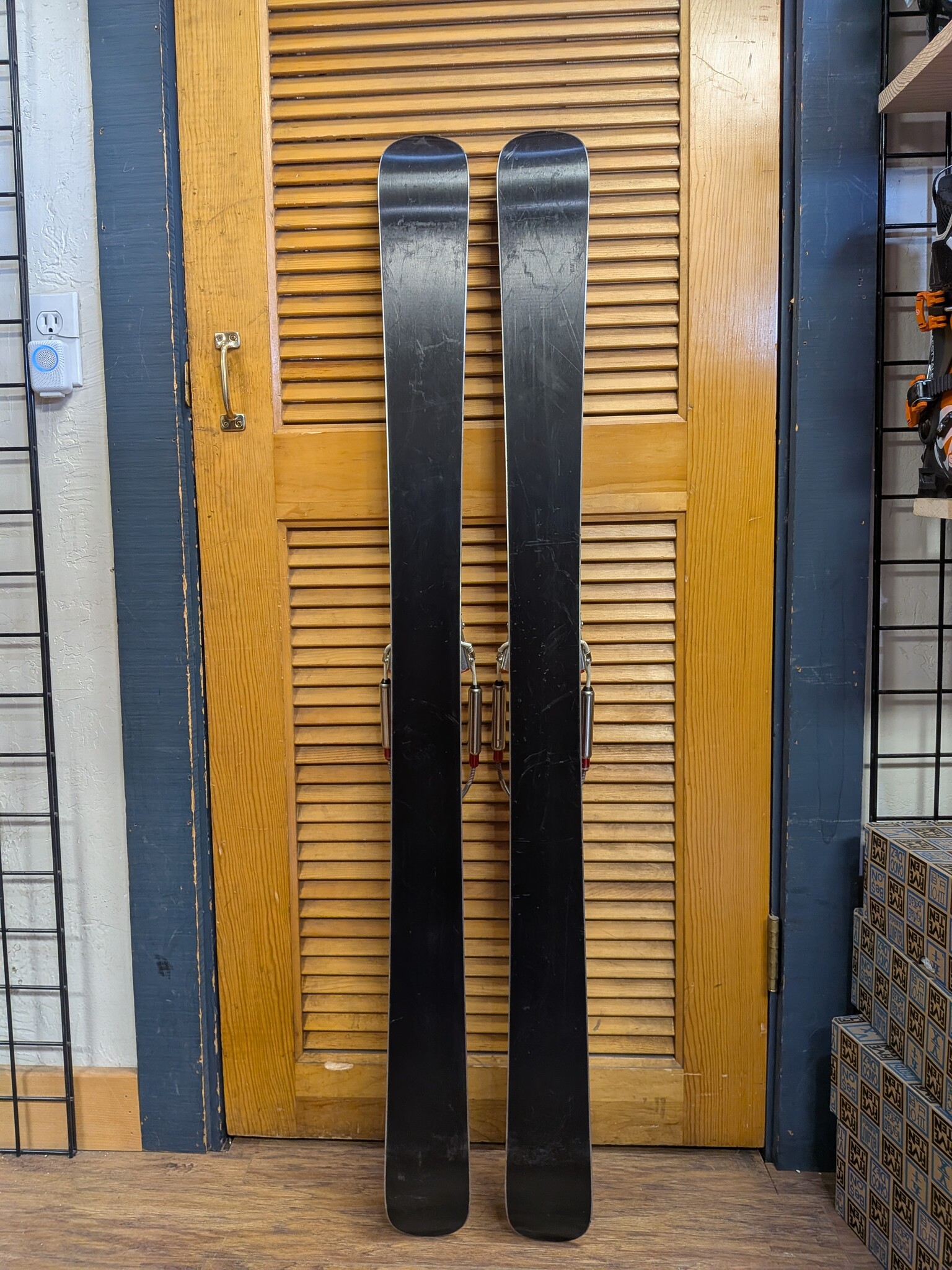 Black Crows Used - Black Crows Junius 130cm Jr Telemark Skis w/ G3 75mm Bindings